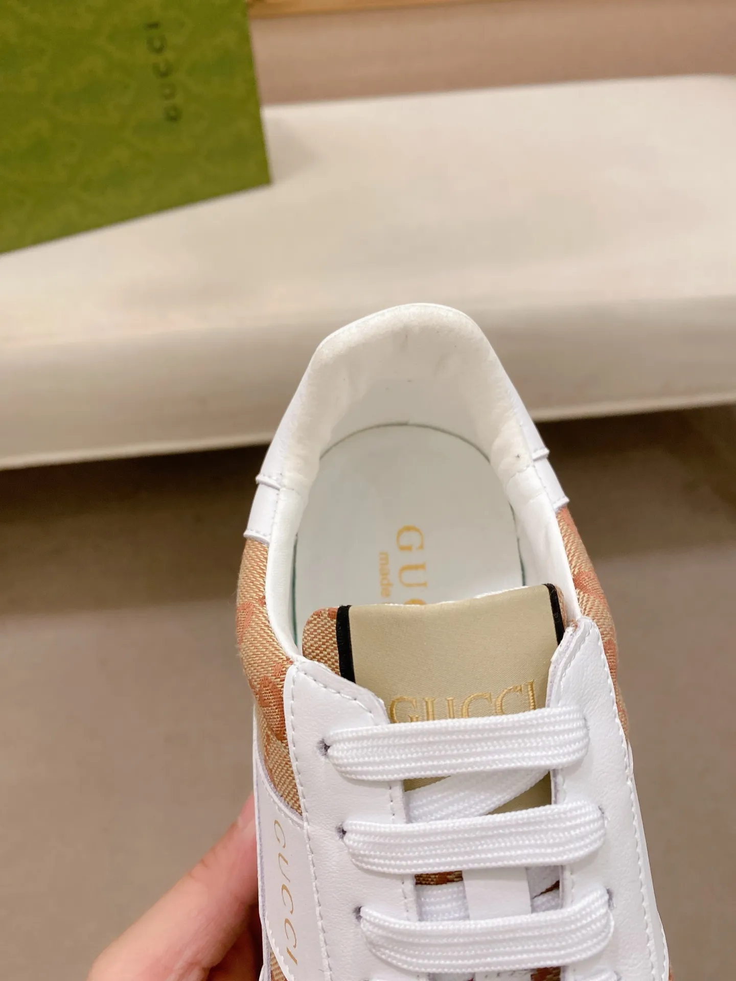 Men's shoes 💰 462💰The new GUCCI (Gucci) counters are launched simultaneously. The new men's shoes, 😘fabrics are selected from imported cowhide, and the lining is sheepskin lining. 👍🏿 High-end ☄️ air-cushion molded anti-slip rubber outsole, exquisite lines, simple and elegant, comfortable and high-end for leisure travel. Code number: 38 to 44 (45 can be customized and cannot be returned or exchanged)